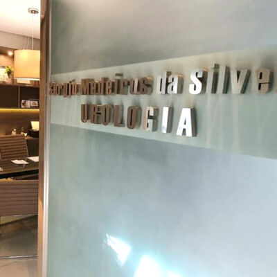 consultorio-porta-com-nome